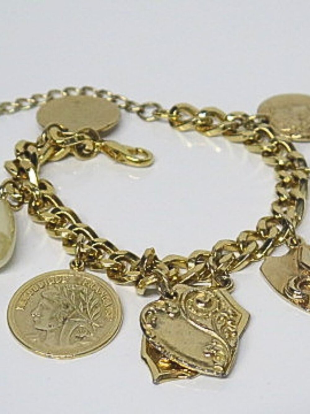 Estate Gold Tone Heart & Fleur De Lis Charm Bracelet Faux Pearl Adjustable - Picture 2 of 3